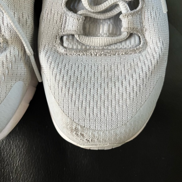 Under Armour Women's sz 7 running shoes - Picture 4 of 5